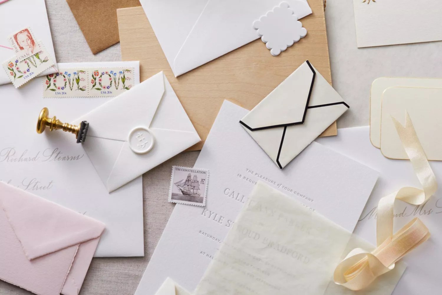 What to Write in a Wedding Card to the Couple of the Hour