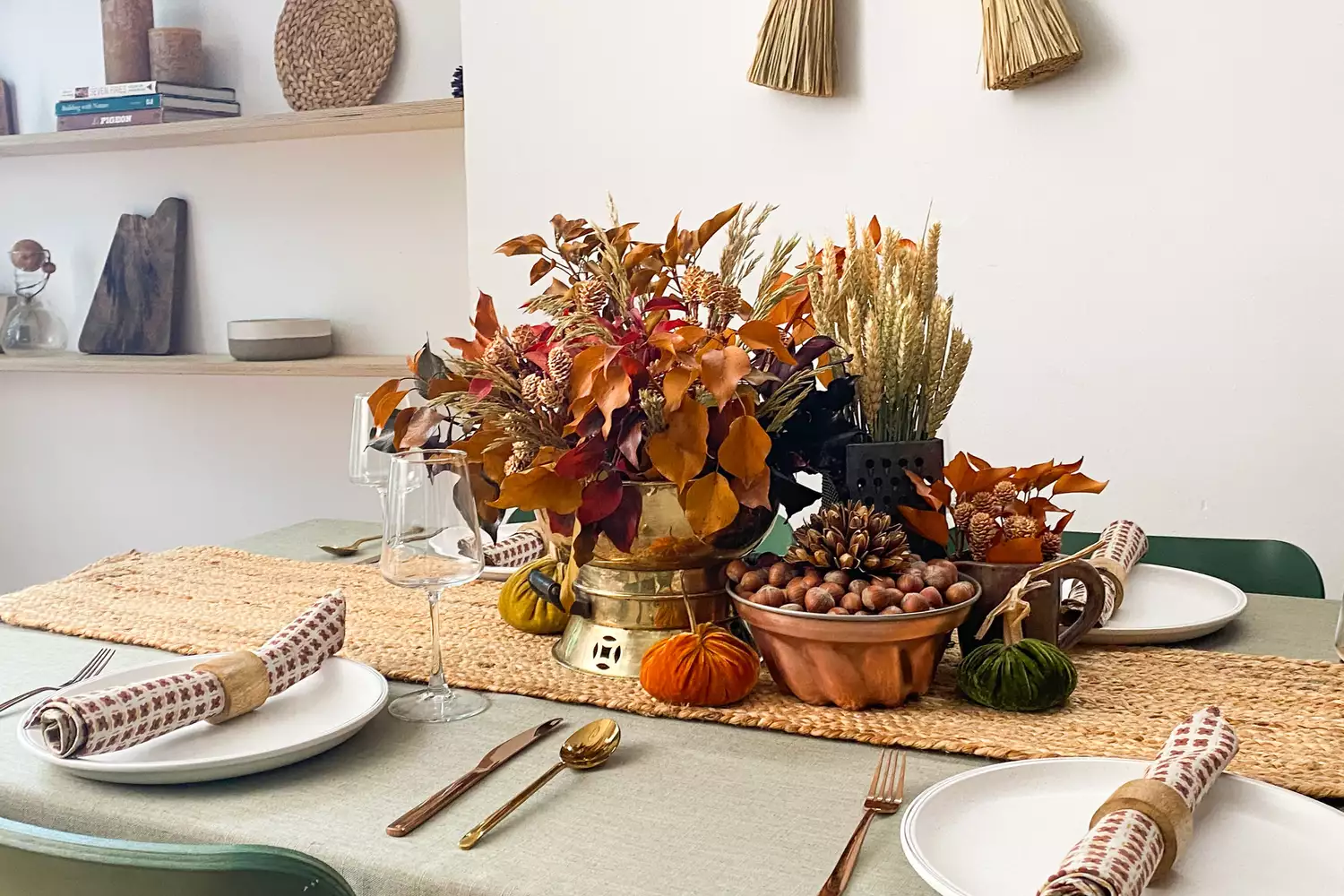 How to Create Fall Centerpieces From Vintage Metal Bakeware