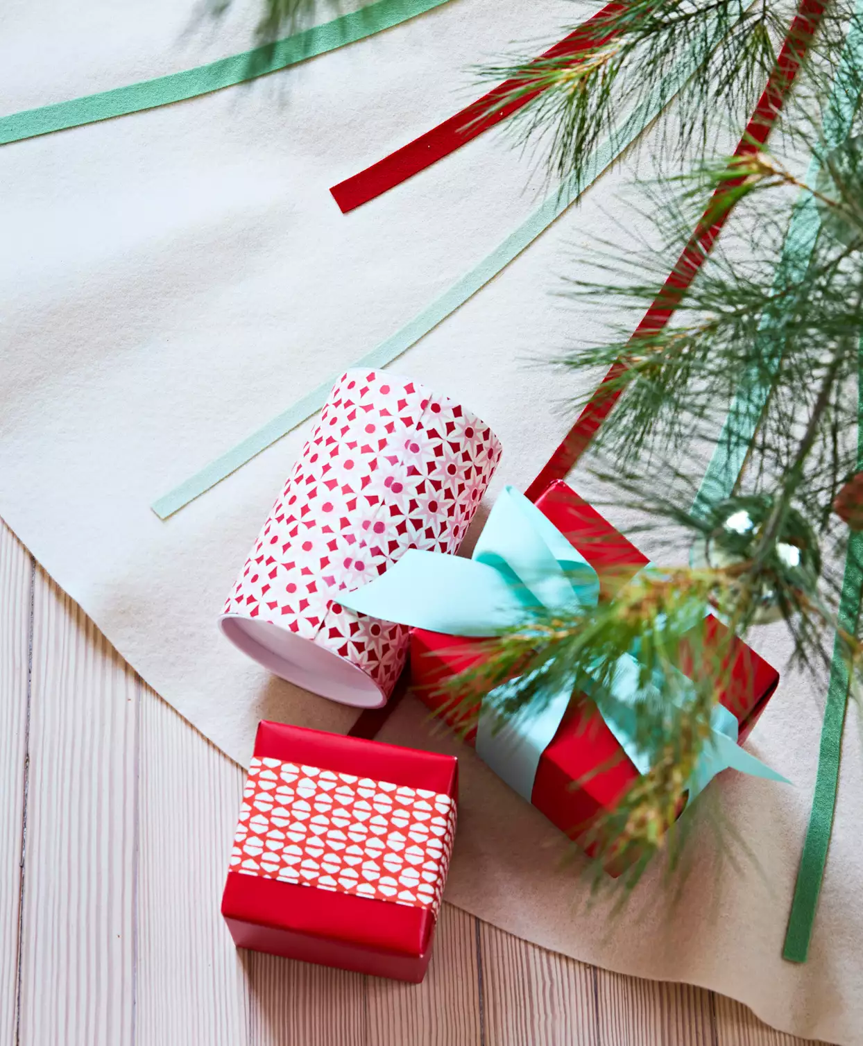 How to Make a No-Sew Christmas Tree Skirt Using Felt