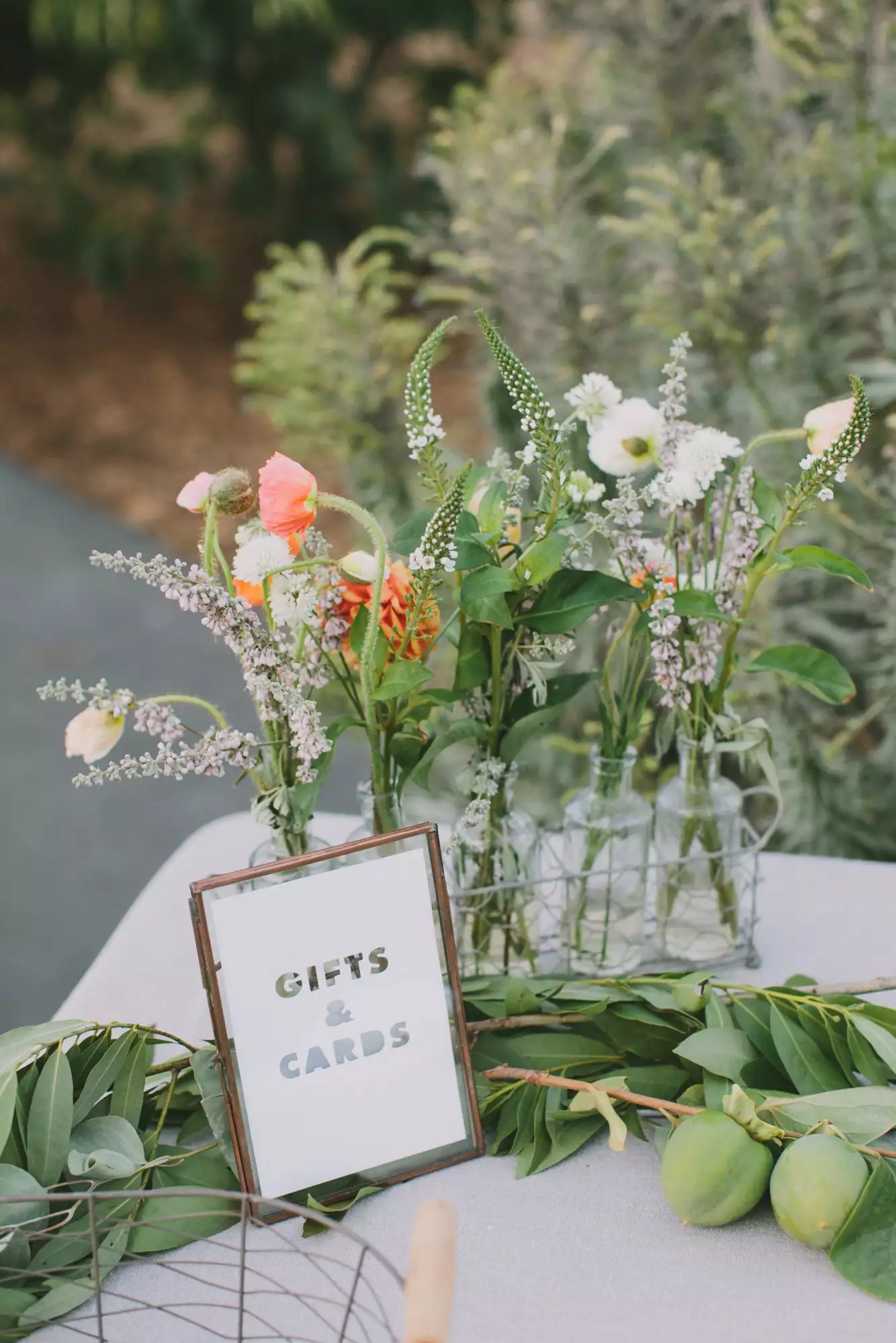 Should You Bring a Separate Card If You’re Sending a Gift to the Bridal Shower or Wedding?